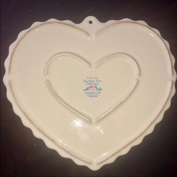 VINTAGE TREASURE CRAFT
AUNTIE EM HEART SHAPED DISH - Picture 2 of 3
